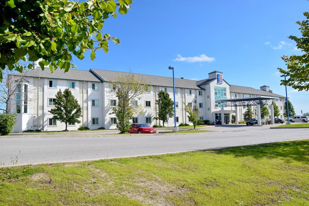 Motel 6-Whitby, On - Toronto East ภายนอก รูปภาพ