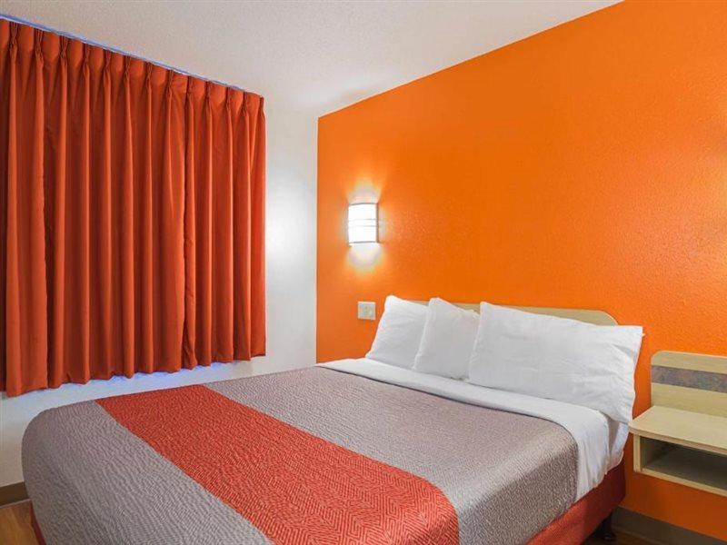 Motel 6-Whitby, On - Toronto East ภายนอก รูปภาพ