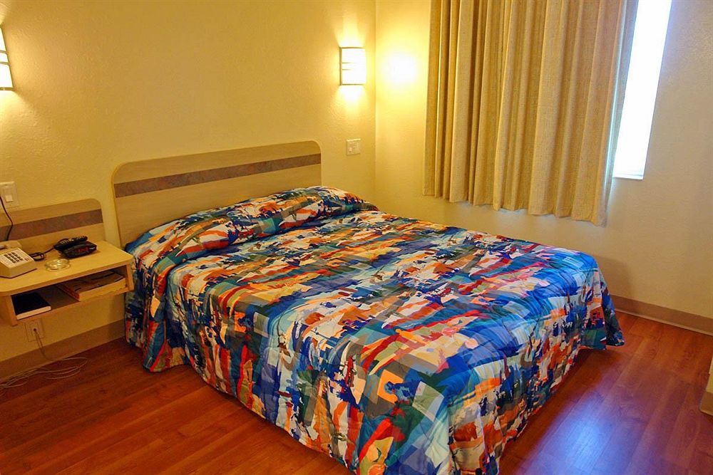 Motel 6-Whitby, On - Toronto East ภายนอก รูปภาพ