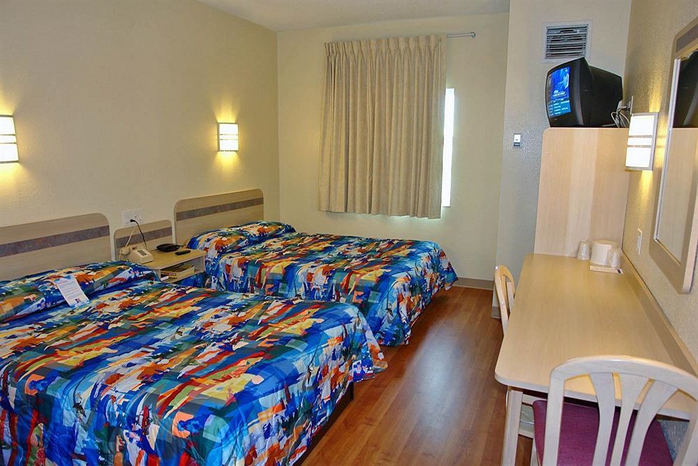 Motel 6-Whitby, On - Toronto East ภายนอก รูปภาพ