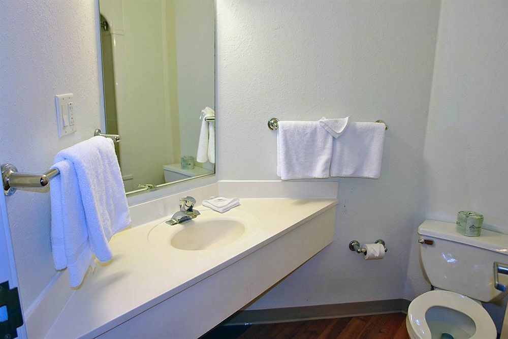 Motel 6-Whitby, On - Toronto East ภายนอก รูปภาพ