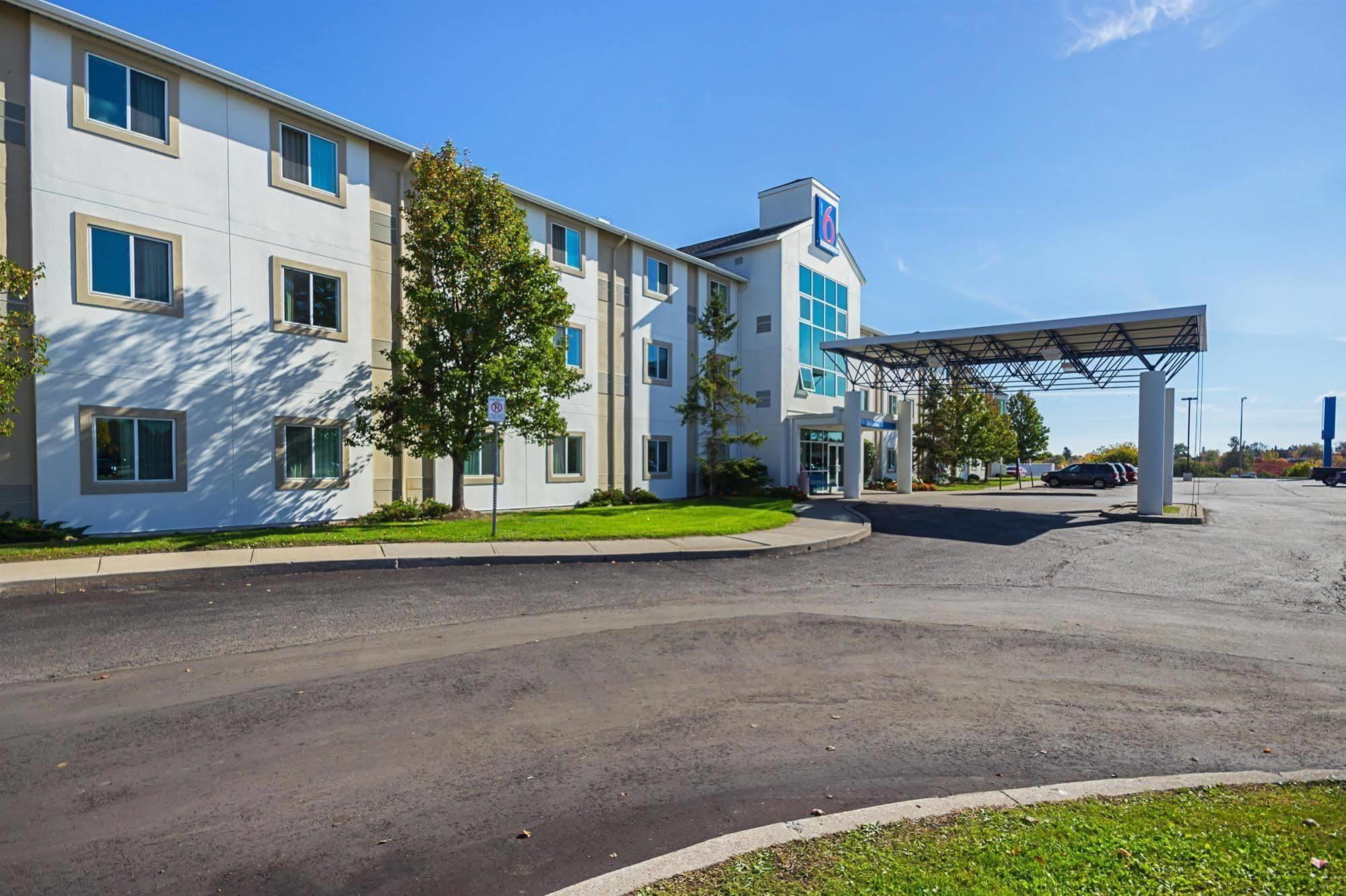 Motel 6-Whitby, On - Toronto East ภายนอก รูปภาพ