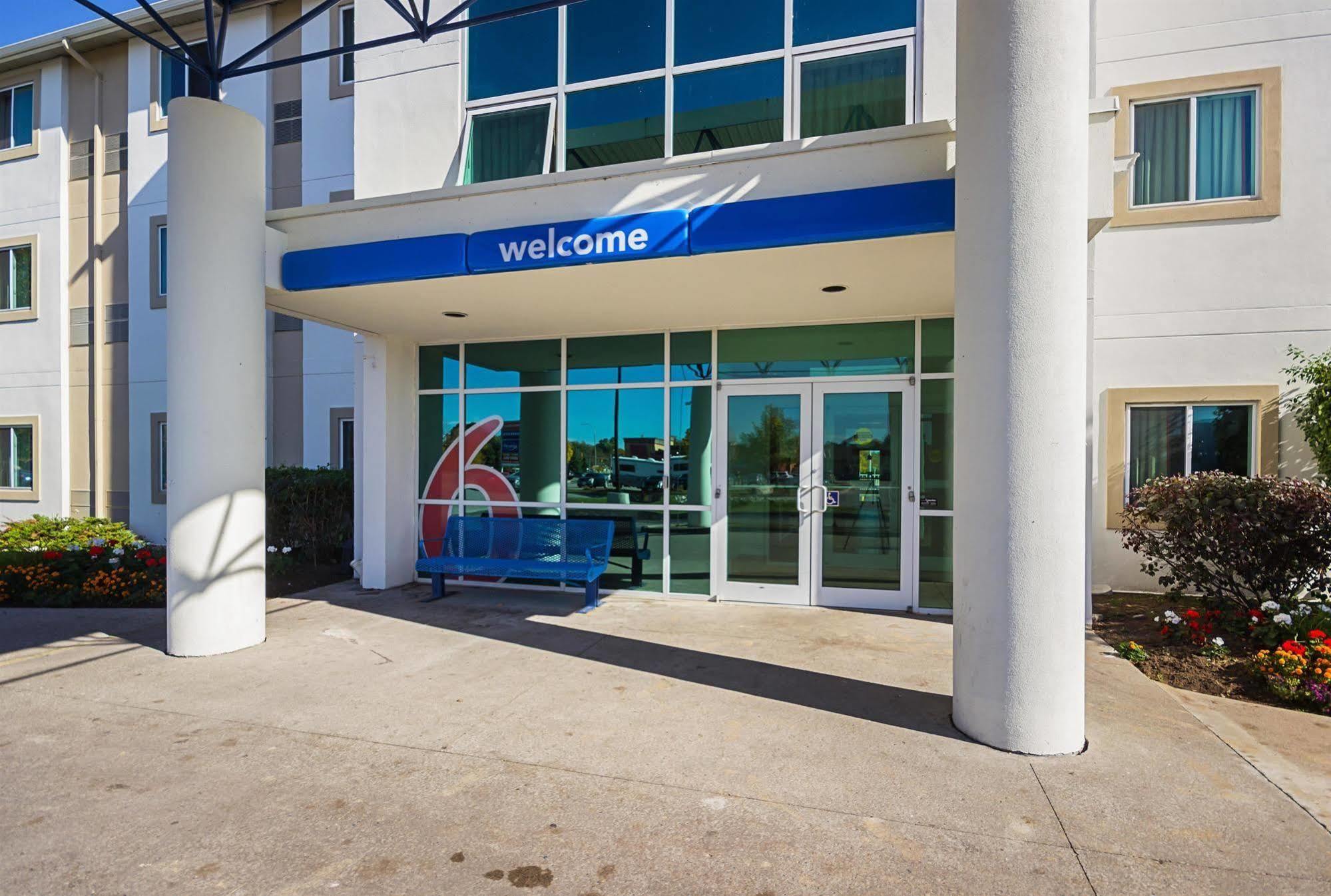 Motel 6-Whitby, On - Toronto East ภายนอก รูปภาพ
