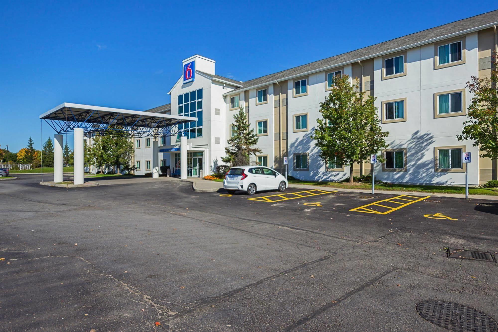 Motel 6-Whitby, On - Toronto East ภายนอก รูปภาพ