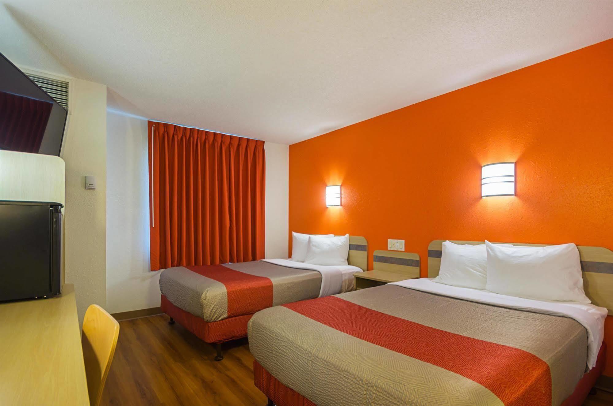 Motel 6-Whitby, On - Toronto East ภายนอก รูปภาพ