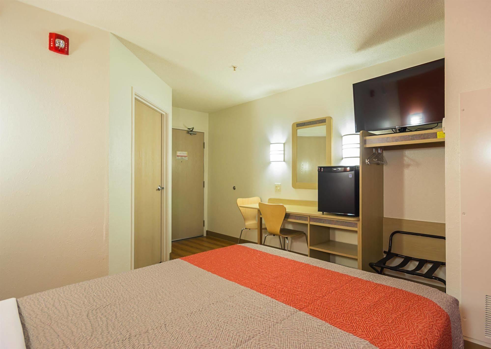 Motel 6-Whitby, On - Toronto East ภายนอก รูปภาพ