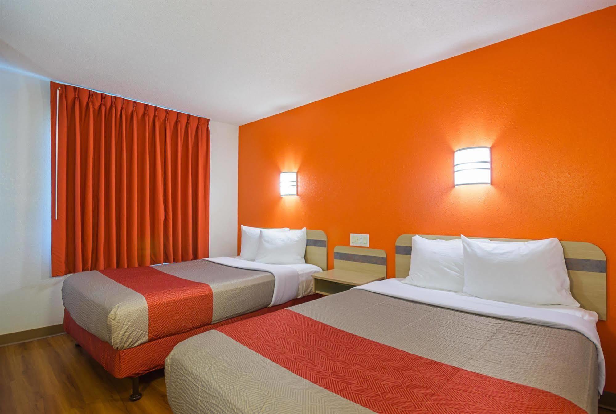 Motel 6-Whitby, On - Toronto East ภายนอก รูปภาพ